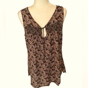 LOFT Sleeveless Top in Floral Design Size Medium